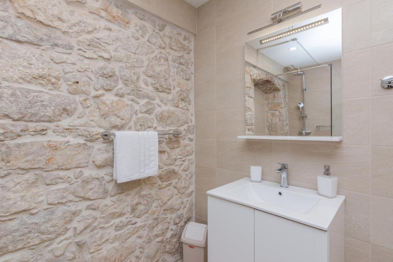 Apartmani Mustaca Dvori Привлака Экстерьер фото