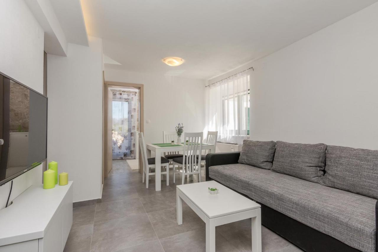 Apartmani Mustaca Dvori Привлака Экстерьер фото