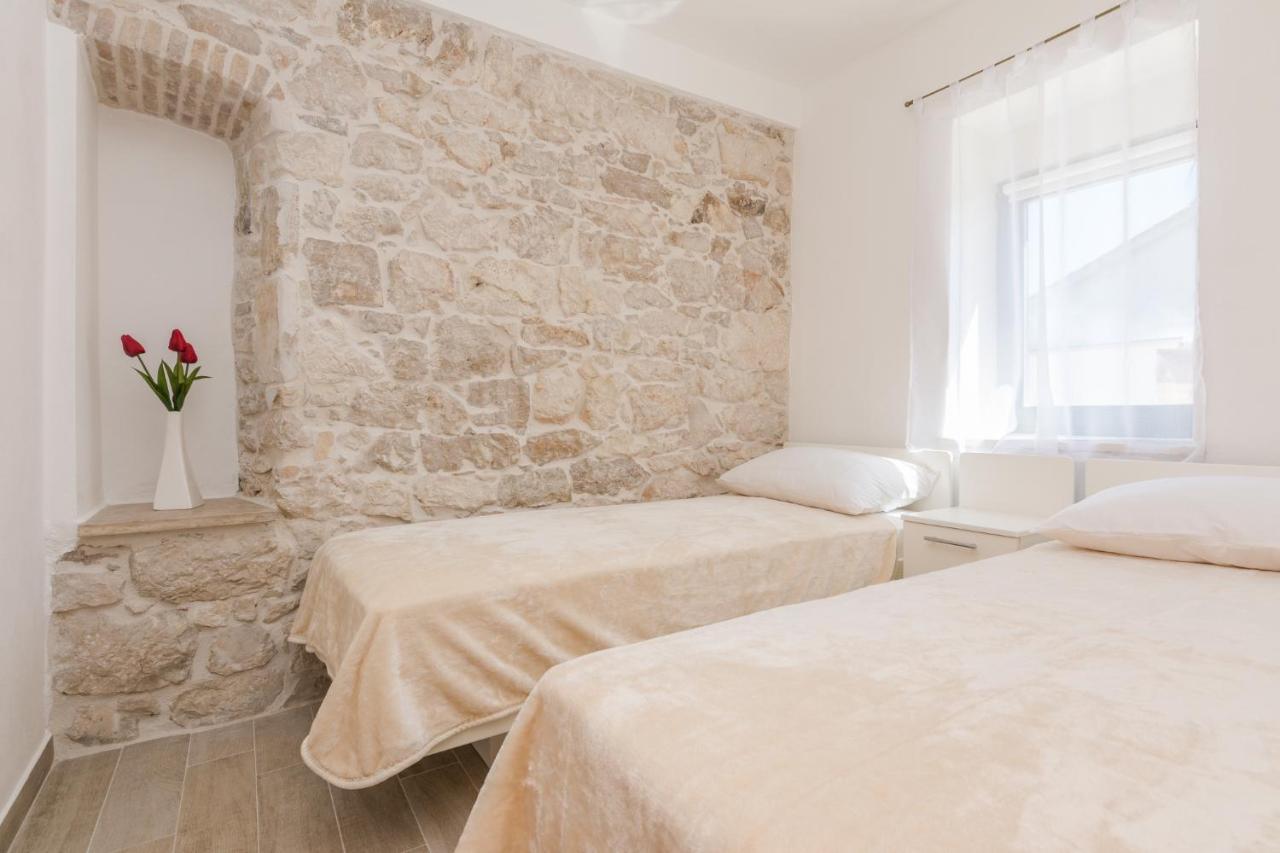 Apartmani Mustaca Dvori Привлака Экстерьер фото